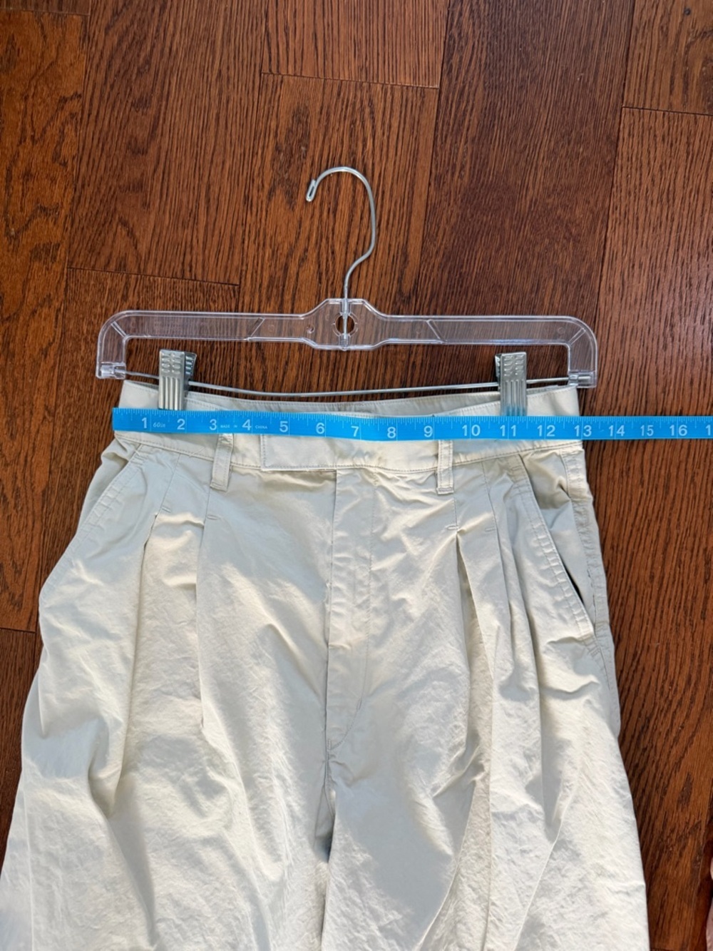 Uniqlo High Rise Tapered Wide leg Pleated Pants Beige Tan Cotton Size 2 - Picture 8 of 10